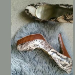 Guess reptile snake high heel size 11 round toe